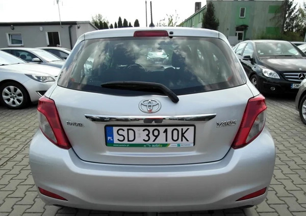 Toyota Yaris cena 22900 przebieg: 165000, rok produkcji 2012 z Sosnowiec małe 436